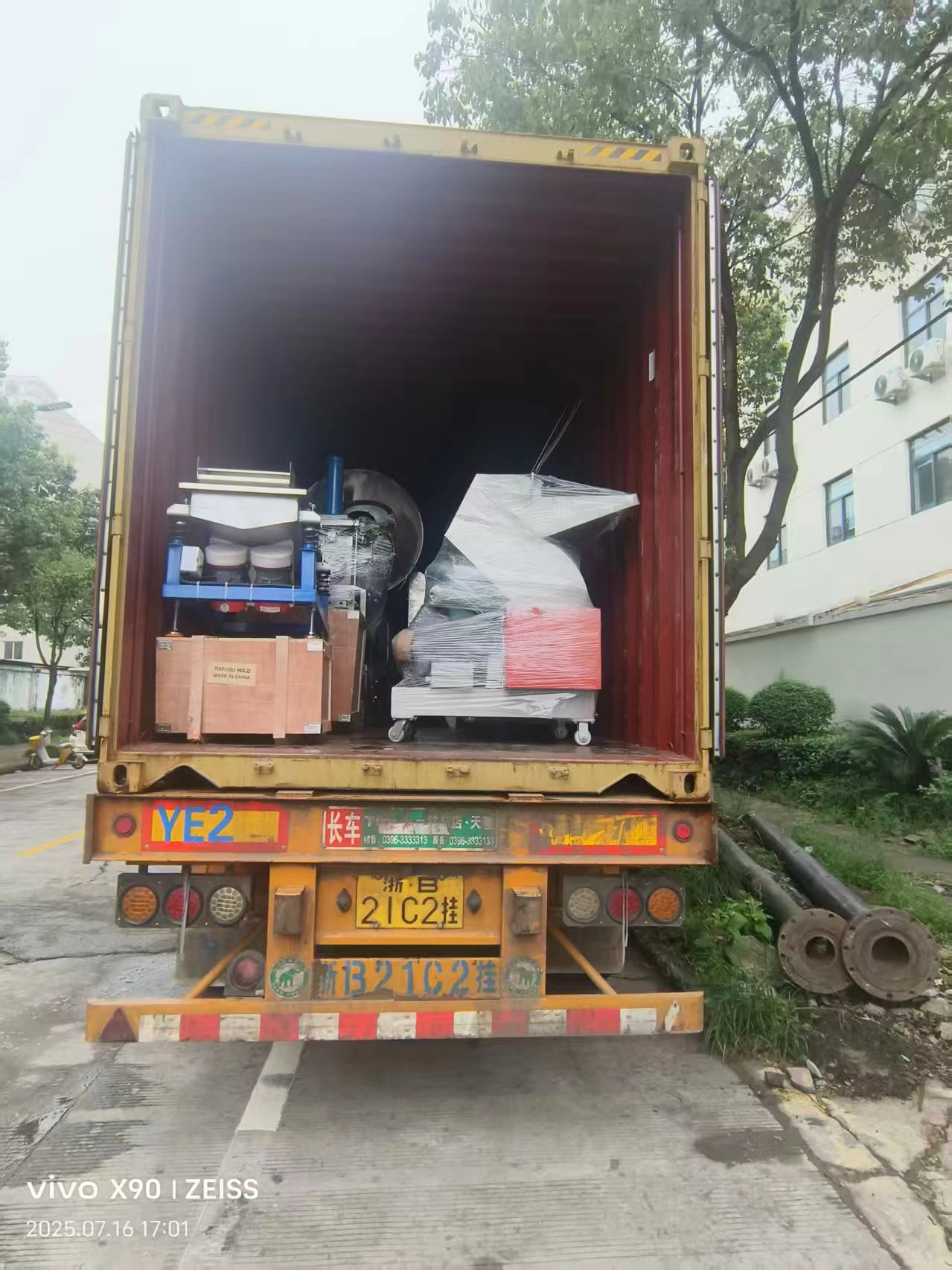 Lunt Technology's water-cooled plastic granulator is shipped to North America to help the environmental protection and recycling industry